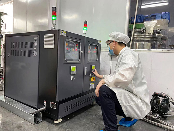 鋰離子電池電極漿料制備和涂布，攪拌機(jī)模溫機(jī)控制溫度