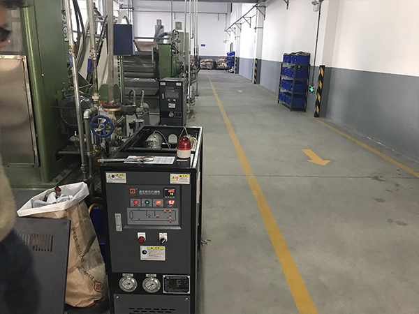 成型塑料模溫機(jī)助力擠出壓板制造，創(chuàng)新塑料片材生產(chǎn)技術(shù)