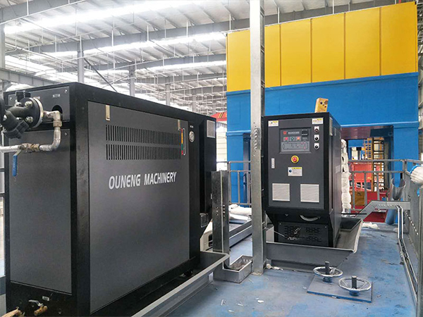 隔熱墊成型模溫機(jī)，為汽車內(nèi)飾件提供控溫解決方案